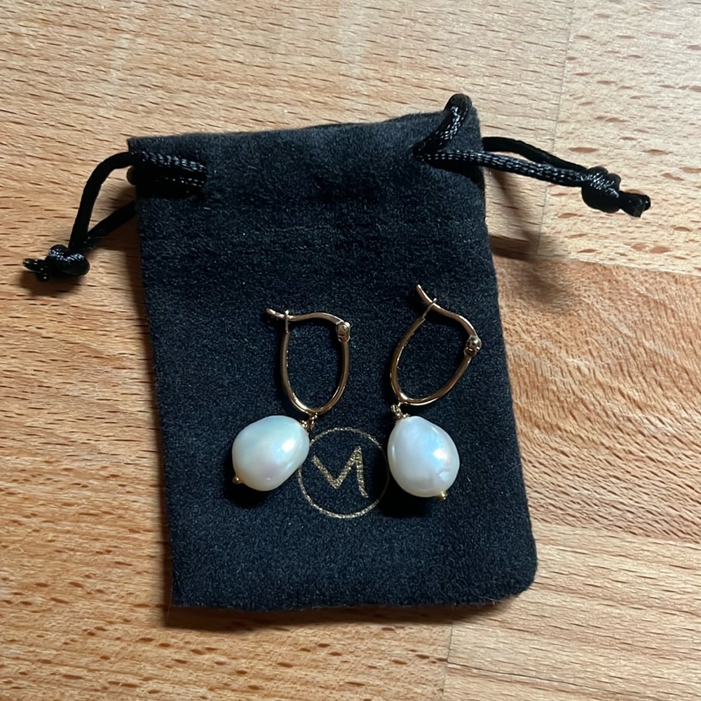 Mejuri pearl earrings